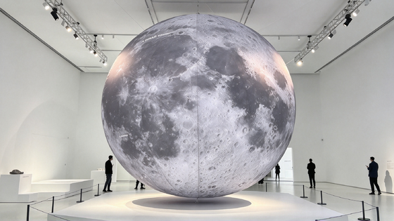 Globo inflable de Luna con impresión personalizada para iluminación ambiental de 360° e instalación lista para helio